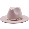 Détail du chapeau fedora en feutre rose avec chaîne dorée et corde tressée - M (56-58cm) / Rose