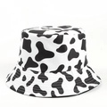 Détail du tissu à motif vache et des surpiqûres d'un chapeau bob en toile coton - Vache(A19377)