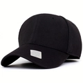 Gorra de béisbol negra clásica con diseño estructurado y detalle metálico plateado - Negro