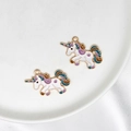 Ciondolo unicorno in lega dorata con smalto bianco e criniera viola per gioielli fai da te - Pony Unicorno in Corsa / 34mmx21mm