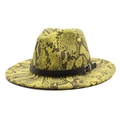 Détail du chapeau fedora vert citron imprimé serpent avec ceinture en cuir noire - M (56-58cm) / Vert