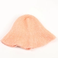 Detalle del sombrero de punto melocotón con textura de canalé vertical y lana suave de mohair - M (56-58cm) / Naranja