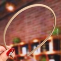 Detail view of non-slip teeth inside the beige minimalist headband, measuring 13.7cm height - Beige (Matte Simple)