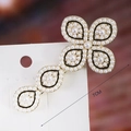 Close-up of 7cm elegant pearl hair clip with gold metal base in clover flower shape - S192-5 Pearl Teardrop Hair Clip