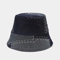 Detailansicht eines Vintage-Denim-Anglerhuts mit Patchwork-Muster und weißen Nähten - M (56-58cm) / Dunkelblau