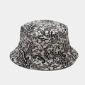 Dettaglio della stampa graffiti nera cactus su cappello bucket in cotone bianco - M(56-58cm) / Bianco Sporco (Bianco con stampa nera)