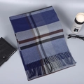 Klassischer karierter Schal in Dunkelblau und Grautönen mit Fransen für Herbst und Winter - Marineblau Dicke Streifen