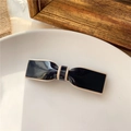 Fermaglio per capelli a fiocco nero e beige con finitura lucida e molla elegante - Nero Piccolo