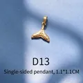 Ciondolo a coda di balena placcato oro 18 carati con trama martellata e anello aperto - D13 Piccola Coda di Pesce Dorata Trama