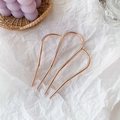 Pic à cheveux minimaliste en métal or rose en forme de M avec design à 4 branches - Or rose
