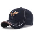 Cappellino da baseball blu scuro con ricamo aquila e tesa in pelle marrone con cuciture a zigzag - Regolabile / Blu
