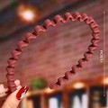 Detail shot of wavy red-brown headband featuring 13.5cm size dimension measurement - Dark Brown (Wave Matte)