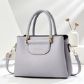 Pale grey lychee grain tote bag with adjustable strap and gold metal hardware - L24.5xW12xH18.5cm / Gray