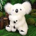 Peluche koala bianco con design genitore e piccolo su sfondo di muschio naturale - Bianco Madre-Figlio