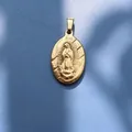 Ovaler 18K vergoldeter Maria-Anhänger im geometrischen Stil, Größe 1,4x2,3 cm - Einseitiges Ovales Jungfrau Maria Relief (D51)
