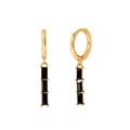 Dettaglio dei cerchi dorati con tre pietre di zircone nero rettangolari pendenti eleganti - Oro Nero