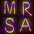 Bunte LED Neon Buchstaben MRS und A als dekorative Beleuchtung für festliche Anlässe - Buchstabe A