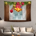 Arazzo natalizio con campane dorate e ornamenti appesi sopra un divano in una stanza accogliente - 150x130cm / Stile 4-Finestra di Natale