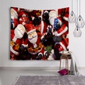 Detalle de tapiz navideño con patrones de Papá Noel y decoración de estrella JOY - 150x150cm / Colección de Papá Noel