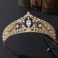 Dettaglio corona da sposa in lega dorata con zirconi bianchi e design traforato elegante - Stile Zircone Bianco / Oro