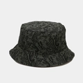 Dettaglio del cappello alla pescatore verde militare con stampa cactus e trama in cotone - M(56-58cm) / Verde Scuro (Verde con stampa nera)