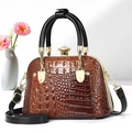 Sac à main élégant marron à motif crocodile avec fermoir doré et décor floral - Jaune Terre