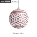 Pallina di Natale rosa da 8cm con trama a rete bianca e finitura glitterata scintillante - Pallina a Rete Rosa da 8cm