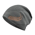 Dettaglio del berretto in maglia grigia con ricamo di grano e calda trama a nido d'ape - Cappello Lungo Grigio Grande