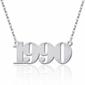 Dettaglio macro del ciondolo personalizzato anno 1990 in acciaio inox argento - Argento - Stile 1990