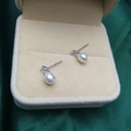 Élégantes boucles d'oreilles en perles d'eau douce blanches avec argent S925 et zircon - Tige en argent 925 / Or blanc