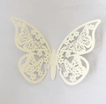 Détail de stickers papillon 3D ivoire en papier nacré avec motifs de fleurs ajourés - Ivoire