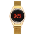Montre numérique LED dorée avec lunette en strass et bracelet magnétique en maille - Doré
