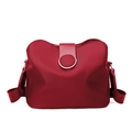 Mini-Handytasche aus rotem Nylon mit runder Metallschnalle und verstellbarem Schultergurt - Rot