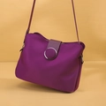 Minimalistische lila Umhängetasche aus Nylon mit silbernem Ringverschluss für Damen - Lila