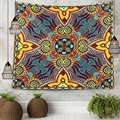 Dettaglio di un arazzo mandala bohémien con motivi etnici simmetrici e colori vivaci - 150x130cm / Mandala Vivido