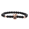 6mm mattes Steinperlenarmband mit roségoldener Krone auf schlichtem weißem Hintergrund - Roségold Krone