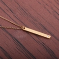 Collar de barra dorada pulida con pequeño diamante blanco en cadena de oro para mujer - Barra de Circonita Blanca / Dorado