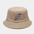 Dettaglio del ricamo a piuma colorata su cappello a secchiello in cotone beige rinforzato - M (56-58cm) / Cachi