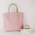 Tragetasche aus rosa kariertem Leinen mit Ledergriffen und Muscheldeko im Freizeit-Stil - Horizontal / Rosa Weiß Karo