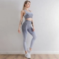 Nahtloses Yoga-Set mit Farbverlauf aus Sport-BH und hoch taillierter Fitness-Leggings - Graublau