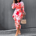 Robe rose à imprimé floral, manches longues et ourlet à volants avec coupe asymétrique - M / Rouge