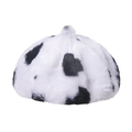 Dettaglio del berretto in peluche con motivo mucca bianco e nero e consistenza morbida - Grande Stampa Mucca
