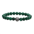 Bracciale di perle di malachite con ciondolo a croce in acciaio inox su sfondo bianco - Verde Malachite
