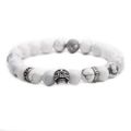 Pulsera gótica de cuentas de turquesa blanca de 8mm con dije de calavera plateada fina - Plateado