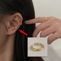 Pendiente de clip de doble capa en forma de C con acabado dorado para orejas sin perforar - Pieza única de superficie lisa / Dorado