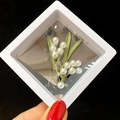 Elegant plant-shaped brooch with white pearls and green leaves in a white PE gift box - Pearl Berry Style (XZ063)