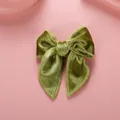 Barrette à cheveux artisanale en velours vert avec double nœud papillon de type hirondelle - Vert Herbe