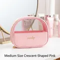 Beauty case rosa a mezzaluna in PVC trasparente con dettagli in finta pelle - Mezzaluna Media / Rosa
