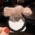 Elastico per capelli in peluche con grande fiocco rosa su fascia nera da donna - Linea di Punti Fiocco-Rosa
