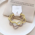Set di tre elastici per capelli in peluche giallo e beige su carta bianca - Elastici a Onde 4pz-Giallo